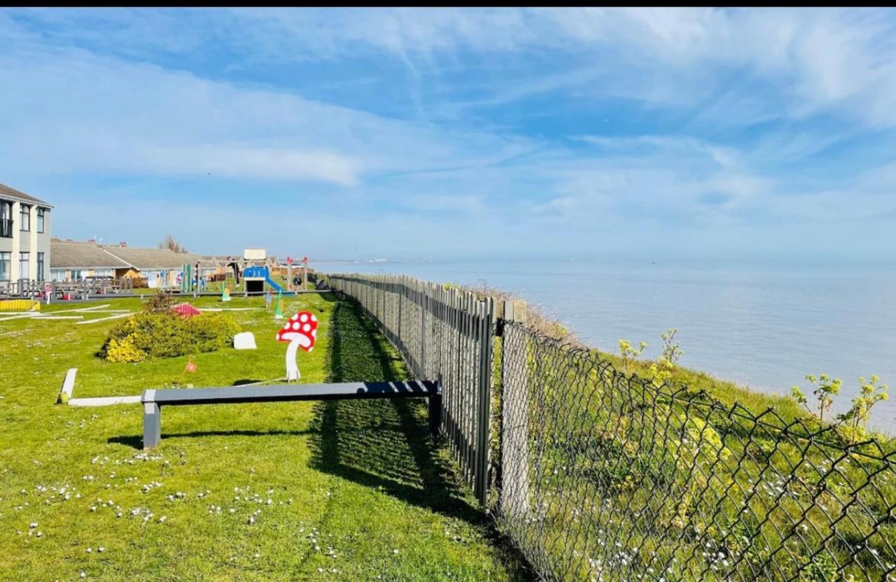Sea View 3-bed Heated Pool Eat Bar Kids Park * Lowestoft