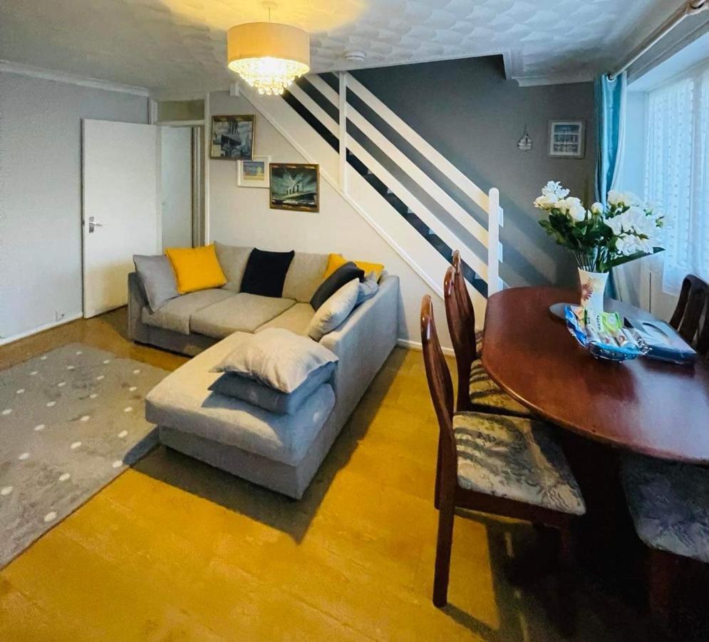 Villa Sea View 3-bed Heated Pool Eat Bar Kids Park