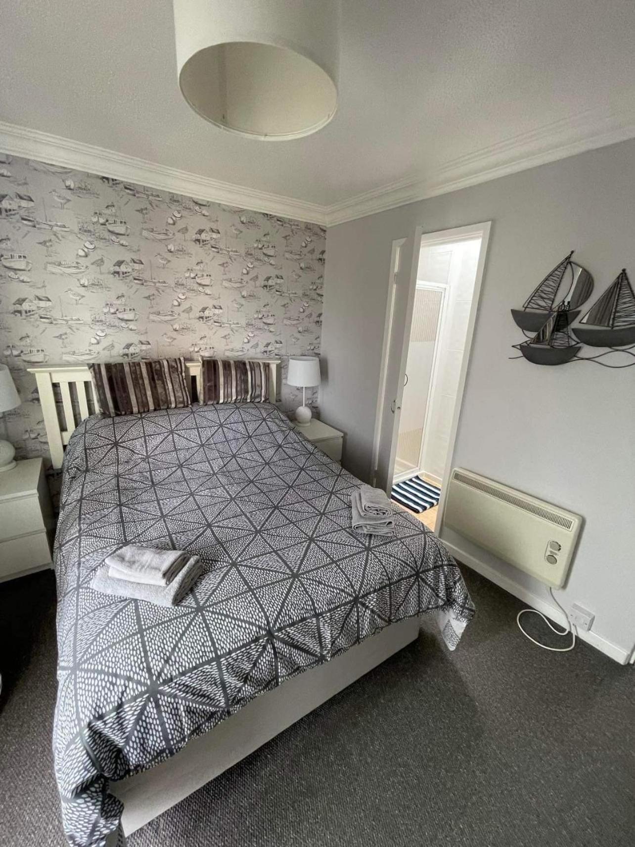 Sea View 3-bed Heated Pool Eat Bar Kids Park Lowestoft