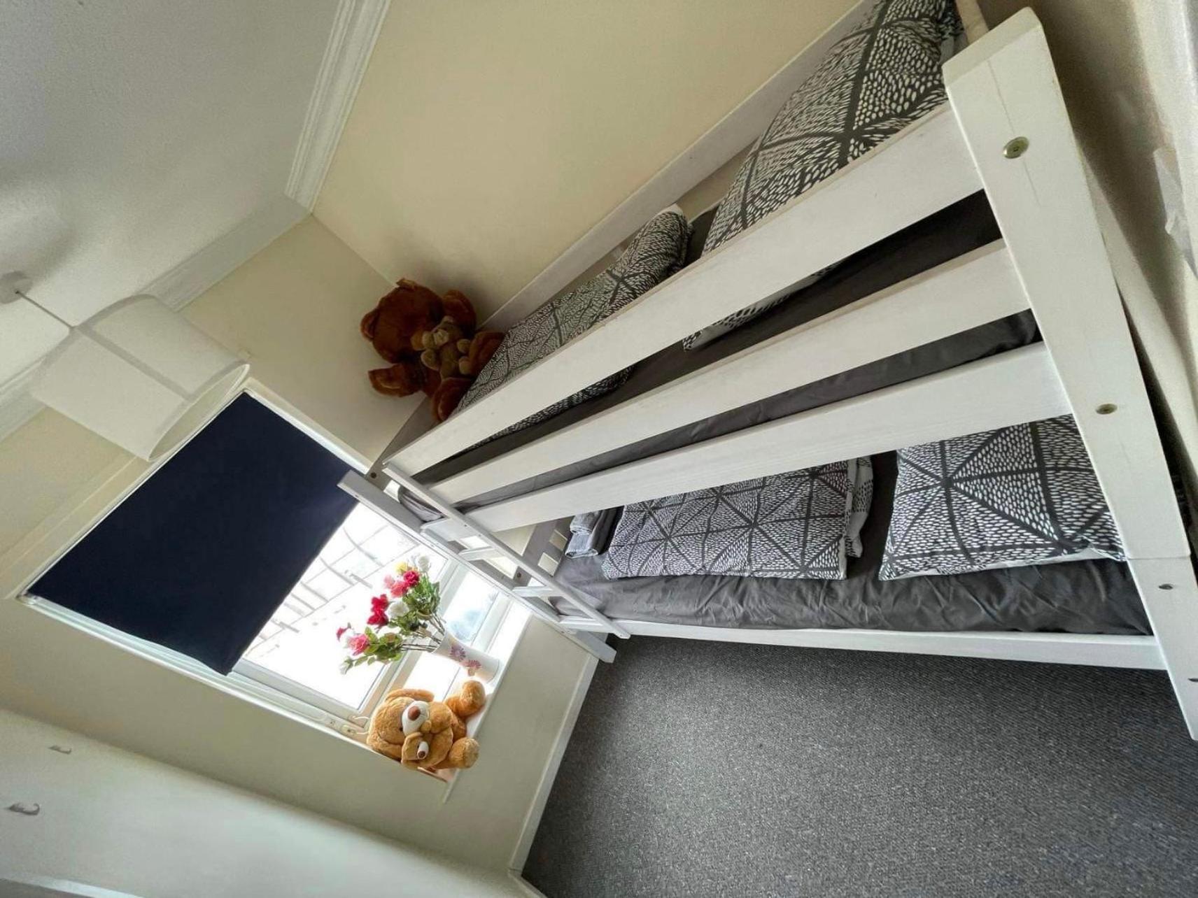 Sea View 3-bed Heated Pool Eat Bar Kids Park *